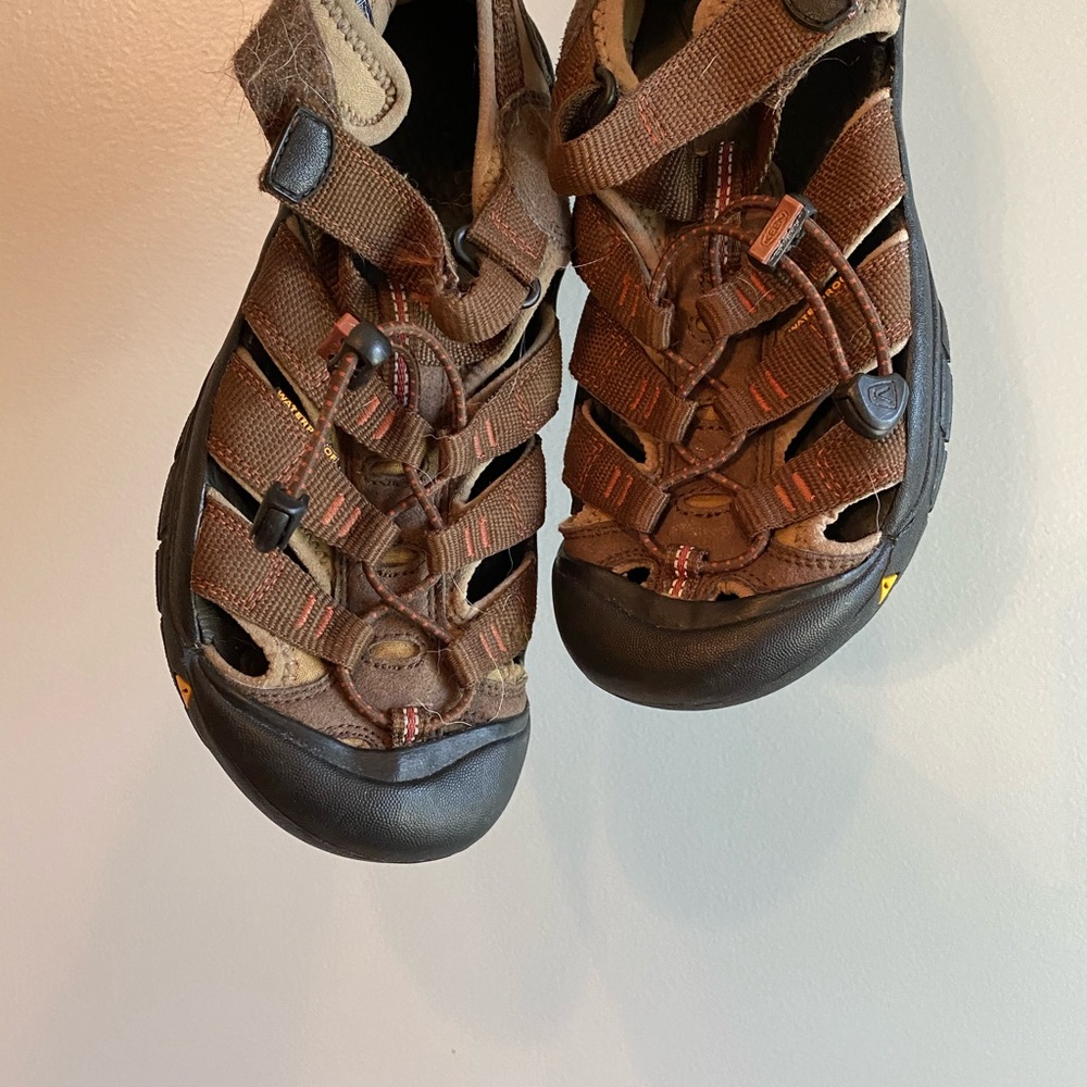 KEEN SHOES/ WORN TWICE